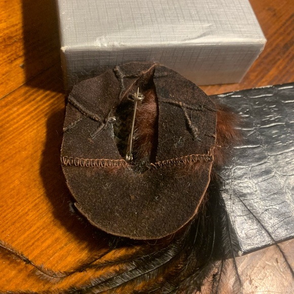 vintage brooch with feather - Picture 4 of 7